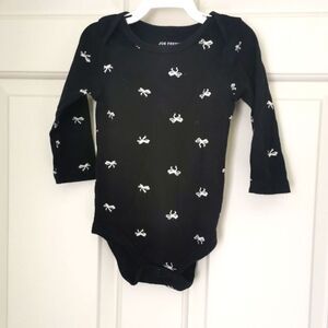 5/$10 Joe Fresh onesie size 6-12 m